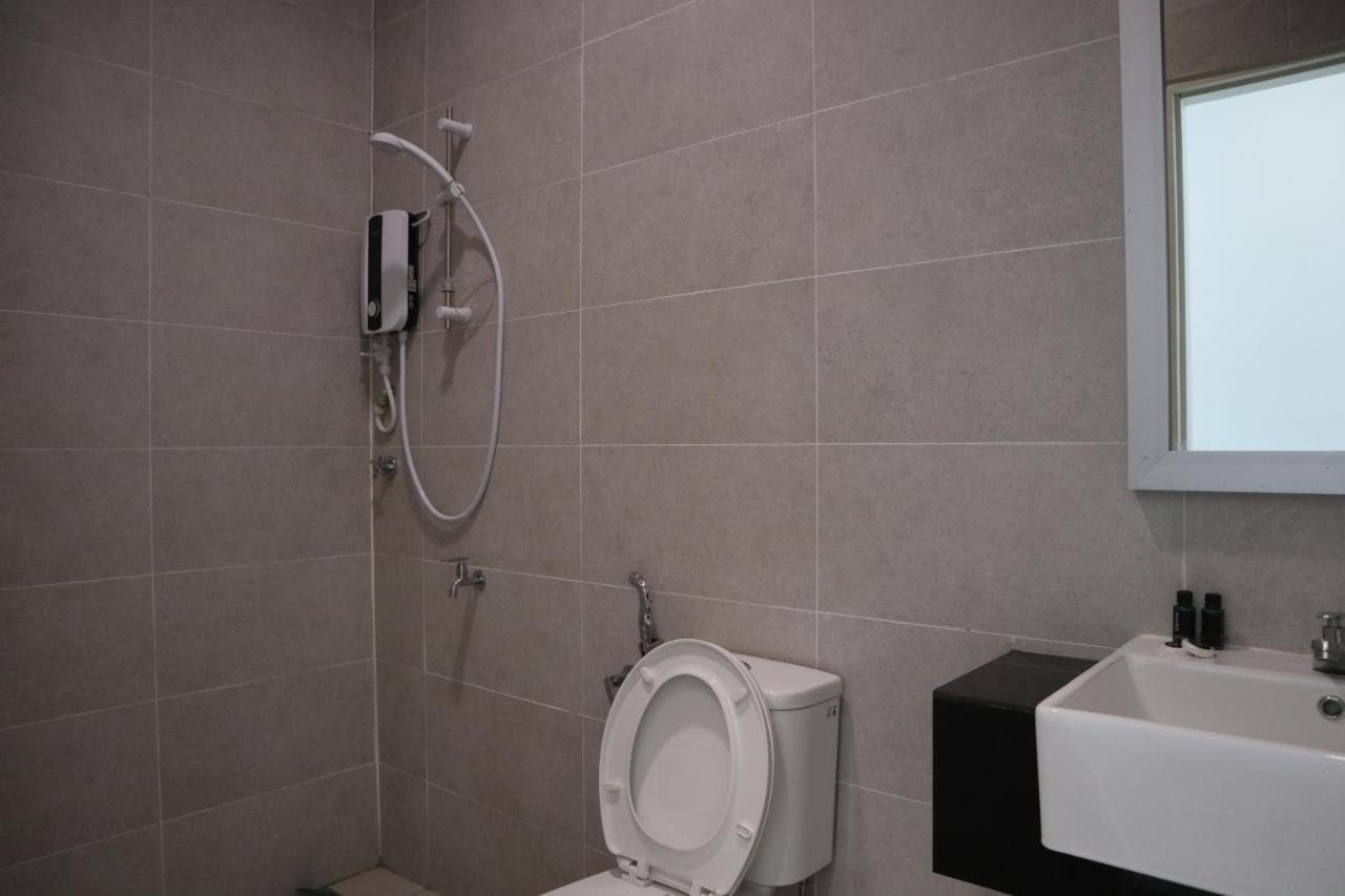 Zen66 @ Roxy Serviced Apartment Кучінг Екстер'єр фото